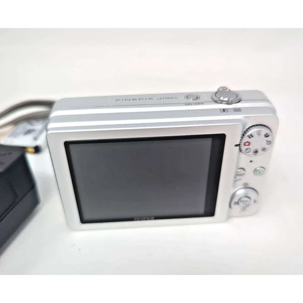 FUJI FINEPIX J110W Digital Camera Silver with charger 2 batteries case fast ship
